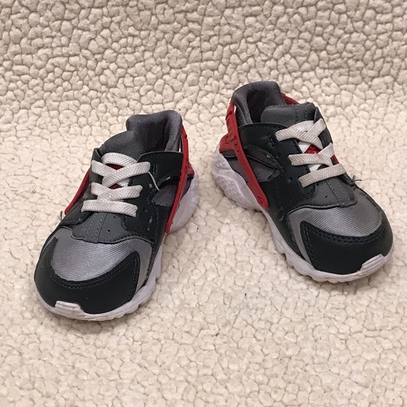 Nike Fashion Athletic Shoes
Toddler Boy or Girl Size 6
Smoke Free Home
Bundle & - Picture 2 of 13